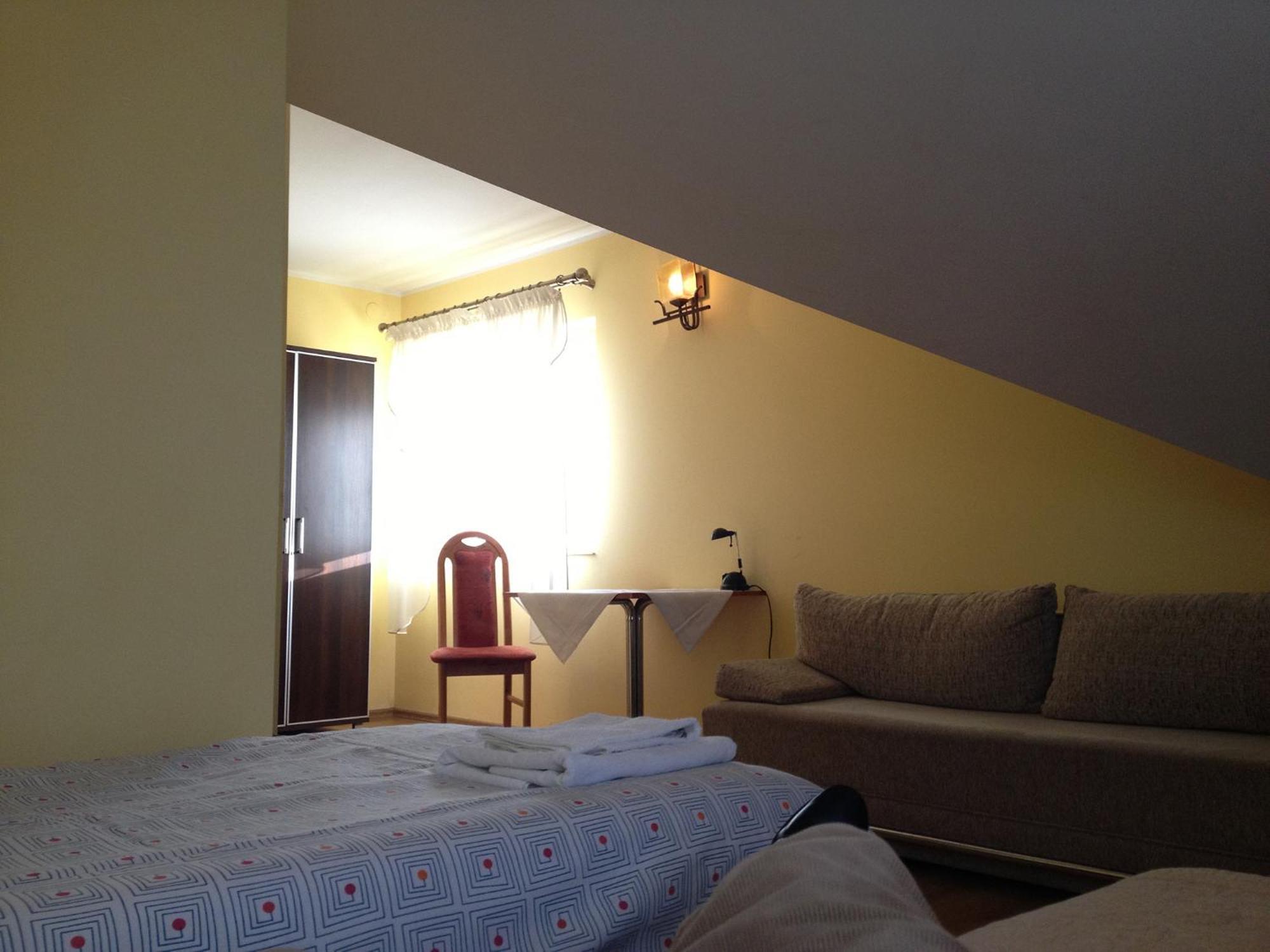 Laura Bed & Breakfast Belchatow Phòng bức ảnh